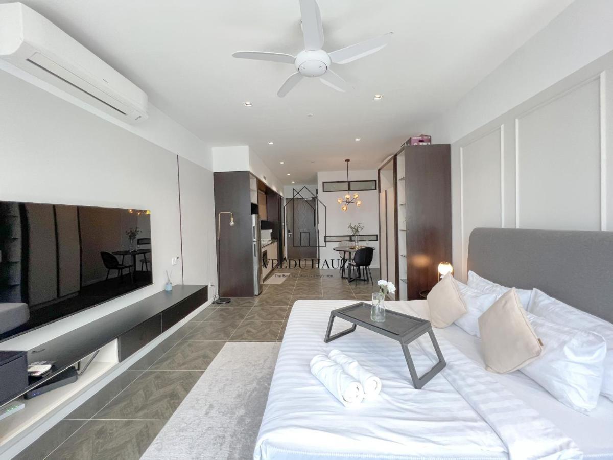 Scarletz Suites At Klcc By Veedu Hauz Kuala Lumpur Exterior photo